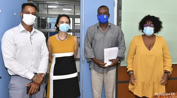 Valérie Denux et Ary Chalus en visite au Cimgua le 20 octobre, suite à la révélation de la suppression du 2e tep scan.