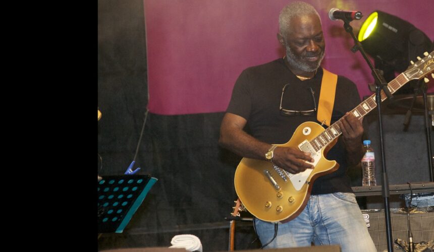 Jacob Félix Desvarieux, guitariste et co-fondateur du groupe Kassav', auteur, compositeur, interprète, producteur.