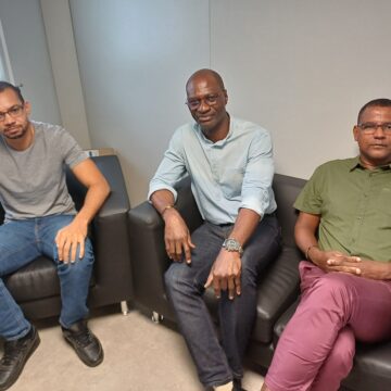 De g à d Raphaël Cécé ingénieur au laboratoire de recherche géosciences et énergie, Narcisse Zaïbo Professeur de physique, Didier Bernard Professeur de physique, UFR sciences UA Fouillole Guadeloupe