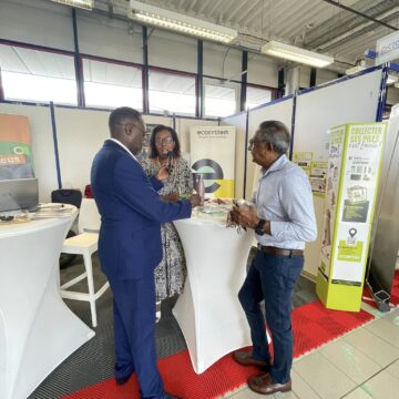 Jeudi 19 octobre, Camille Vaïtilingon (à droite), chef d'entreprise du BTP et président de la commission développement durable de la CCI-IG ouvre le salon Les rencontres pros durables au WTC à Jarry Jeudi 19 octobre, Camille Vaïtilingon (à droite), chef d'entreprise du BTP et président de la commission développement durable de la CCI-IG ouvre le salon Les rencontres pros durables au WTC à Jarry