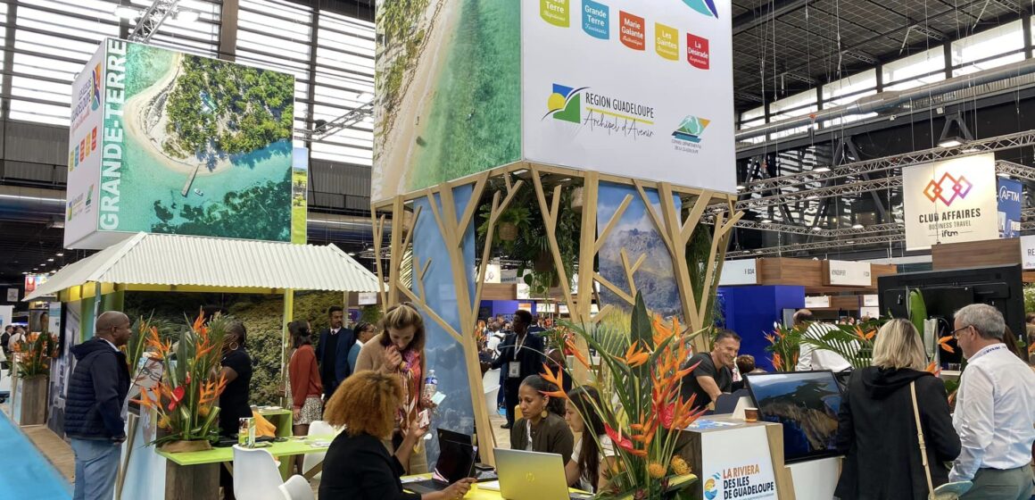Le pavillon du Comité du tourisme des îles de Guadeloupe à Top Resa, salon international du tourisme du 3 au 5 octobre à Paris. Photo : Top résa Les magistrats financiers accablent un comité du tourisme mal géré, qui distribue trop d’argent à Jet blue, aux salariés, à Yoann Paulin