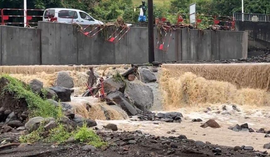 Le passage de la tempête Philippe provoque des pluies diluviennes en Guadeloupe le 3 octobre 2023