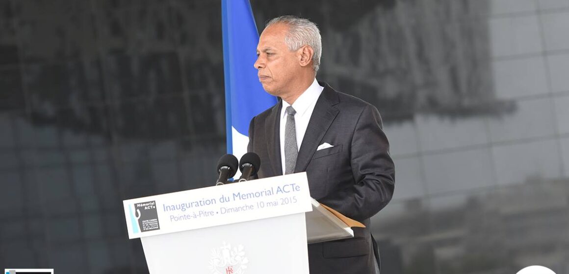 Victorin Lurel, président du conseil régional de Guadeloupe à l'inauguration du Mémorial acte le 10 mai 2015 Victorin Lurel, président du conseil régional de Guadeloupe à l'inauguration du Mémorial acte le 10 mai 2015