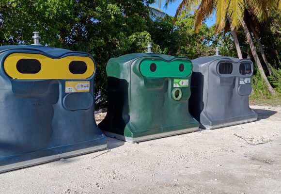 Bornes d'apport volontaire de déchets recyclables à Marie-Galante. Photo : Facebook Communauté de Communes de Marie-Galante