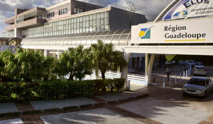 Façade entrée de l'hôtel de Région Guadeloupe. Photo : DR