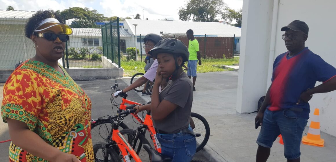 Le Creps a clôturé une session de formation « initiateur savoir rouler à vélo », délocalisée à Marie-Galante du mardi 2 au samedi 6 avril. Photo : Creps Antilles Guyane Le Creps a clôturé une session de formation « initiateur savoir rouler à vélo », délocalisée à Marie-Galante du mardi 2 au samedi 6 avril. Photo : Creps Antilles Guyane