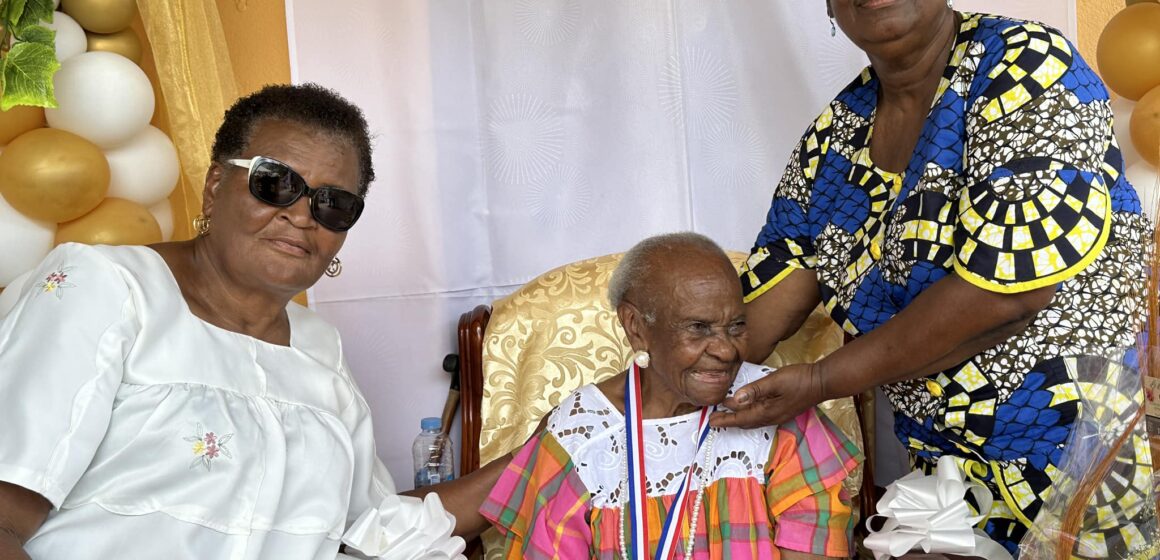 Dimanche 5 mai, la commune de Morne-à-l’Eau a pris part à la célébration des 107 ans de Marie-Thérèse Dalmont domiciliée à Bonne-Terre. Photo : Ville de Morne à l'eau Dimanche 5 mai, la commune de Morne-à-l’Eau a pris part à la célébration des 107 ans de Marie-Thérèse Dalmont domiciliée à Bonne-Terre. Photo : Ville de Morne à l'eau