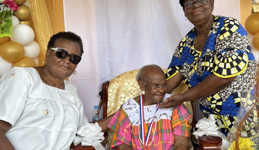 Dimanche 5 mai, la commune de Morne-à-l’Eau a pris part à la célébration des 107 ans de Marie-Thérèse Dalmont domiciliée à Bonne-Terre. Photo : Ville de Morne à l'eau