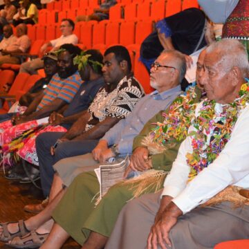 Les 26 et 27 avril 2024, les autorités coutumières des huit aires étaient réunies à l’initiative du Sénat coutumier de Nouvelle-Calédonie au centre culturel Tjibaou. Une réunion pour célébrer les 10 ans de la charte du peuple kanak, en dresser le bilan et fixer une nouvelle feuille de route. Photo : FB Gouvernement de la Nouvelle-Calédonie