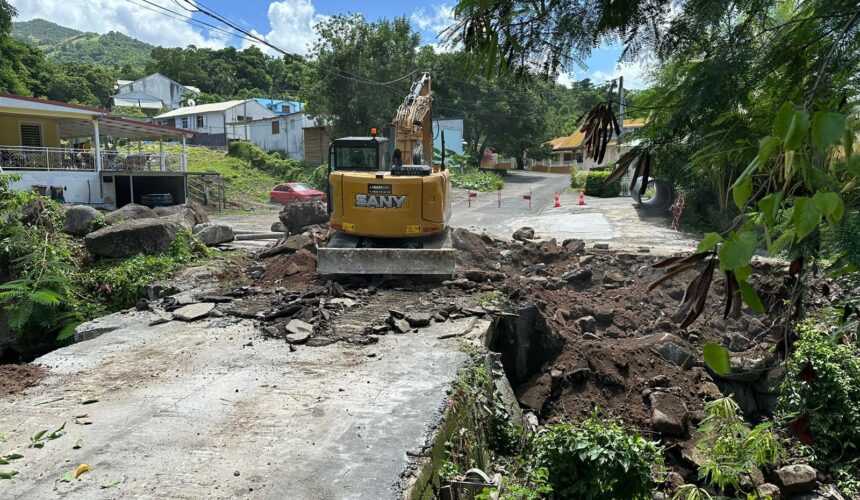 Les travaux de la traverse de Vanier, sur la ravine Tarare, commencent mardi 17 septembre. Photo : FB Ville de Vieux-Habitants