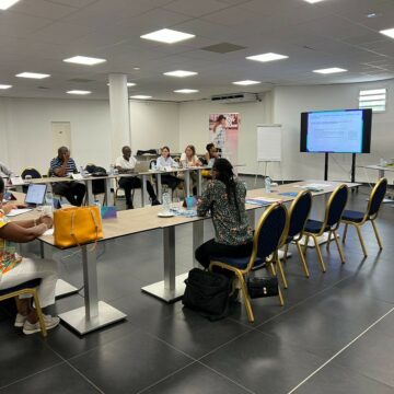 Le conseil d’orientation paritaire du financeur de formation Akto, s’est réuni en Guadeloupe le 1er octobre, en présence de Laurent Barthelemy, président de l’organisme. Yolande Berthelot (CFDT) et Philippe Roquelaure (Medef Guadeloupe) ont participé aux discussions sur les enjeux de l'emploi et de la formation dans les secteurs des services. Photo : Akto Le conseil d’orientation paritaire du financeur de formation Akto, s’est réuni en Guadeloupe le 1er octobre, en présence de Laurent Barthelemy, président de l’organisme. Yolande Berthelot (CFDT) et Philippe Roquelaure (Medef Guadeloupe) ont participé aux discussions sur les enjeux de l'emploi et de la formation dans les secteurs des services. Photo : Akto