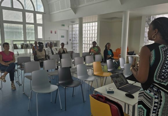 La médiathèque Raoul-George-Nicolo du Gosier accueille samedi 23 novembre 2024 une conférence sur l'accompagnement des enfants dans leurs devoirs à la maison. Photo : FB Ici le Gosier