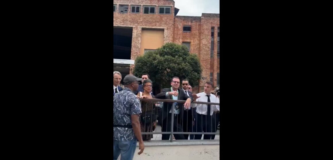 En marge du G20 à Rio, le 20 novembre, Emmanuel Macron qualifie de "terrible" le limogeage de l'ex-Premier ministre haïtien Garry Conille et de « cons ». Capture écran X @windyphele En marge du G20 à Rio, le 20 novembre, Emmanuel Macron qualifie de "terrible" le limogeage de l'ex-Premier ministre haïtien Garry Conille et de « cons ». Capture écran X @windyphele