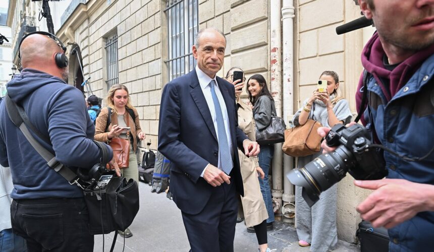 Jean François Copé, réunion d'urgence du directoire convoquée par le vice-président du parti de droite Les Républicains (LR), au Musée social de Paris, le 12 juin 2024. Photo : Jacques Witt / Sipa