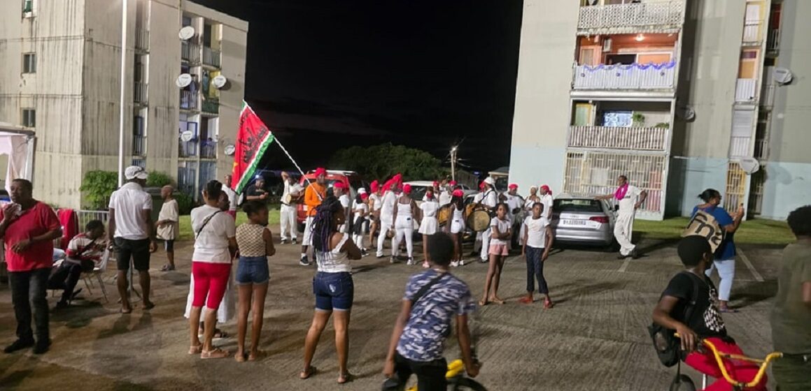 Le week-end dernier, la ville de Basse-Terre a frémi au rythme du déboulé carnavalesque de Neg chapé. Photo : FB Ville de Basse-Terre Le week-end dernier, la ville de Basse-Terre a frémi au rythme du déboulé carnavalesque de Neg chapé. Photo : FB Ville de Basse-Terre