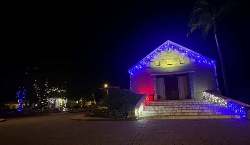 À la Désirade, la magie de Noël s’illumine et chaque recoin du bourg brille