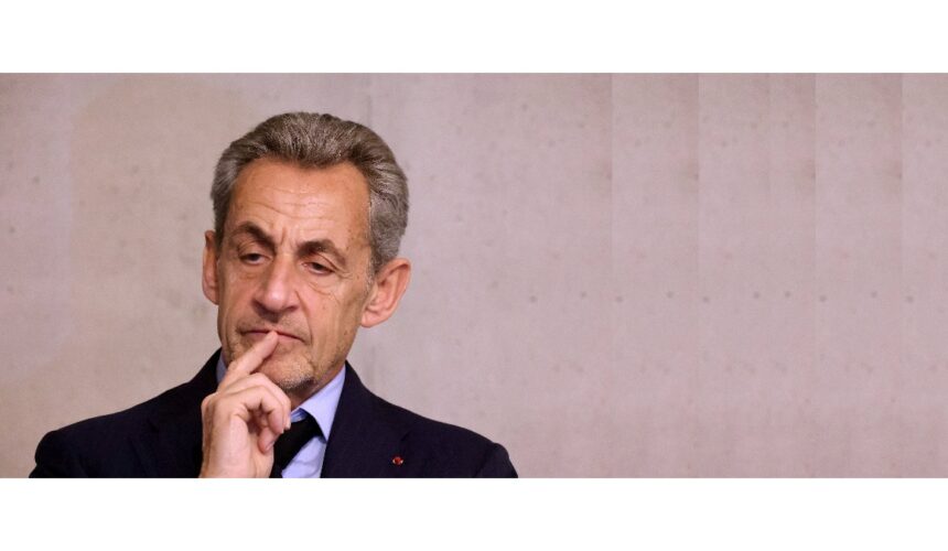 L’ancien président de la république Nicolas Sarkozy pendant une remise de décoration à Cassis le vendredi 22 novembre 2024. Photo : Alain Robert / Sipa