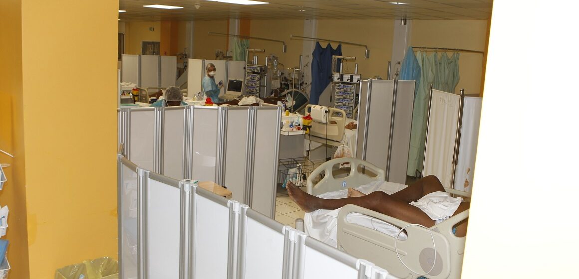 24 septembre 2020. Ancien réfectoire réhabillité en salle de réanimation au CHU de Pointe-à-Pitre pendant le Covid-19. Photo : Gilles Morel / Simax / Sipa 24 septembre 2020. Ancien réfectoire réhabillité en salle de réanimation au CHU de Pointe-à-Pitre pendant le Covid-19. Photo : Gilles Morel / Simax / Sipa
