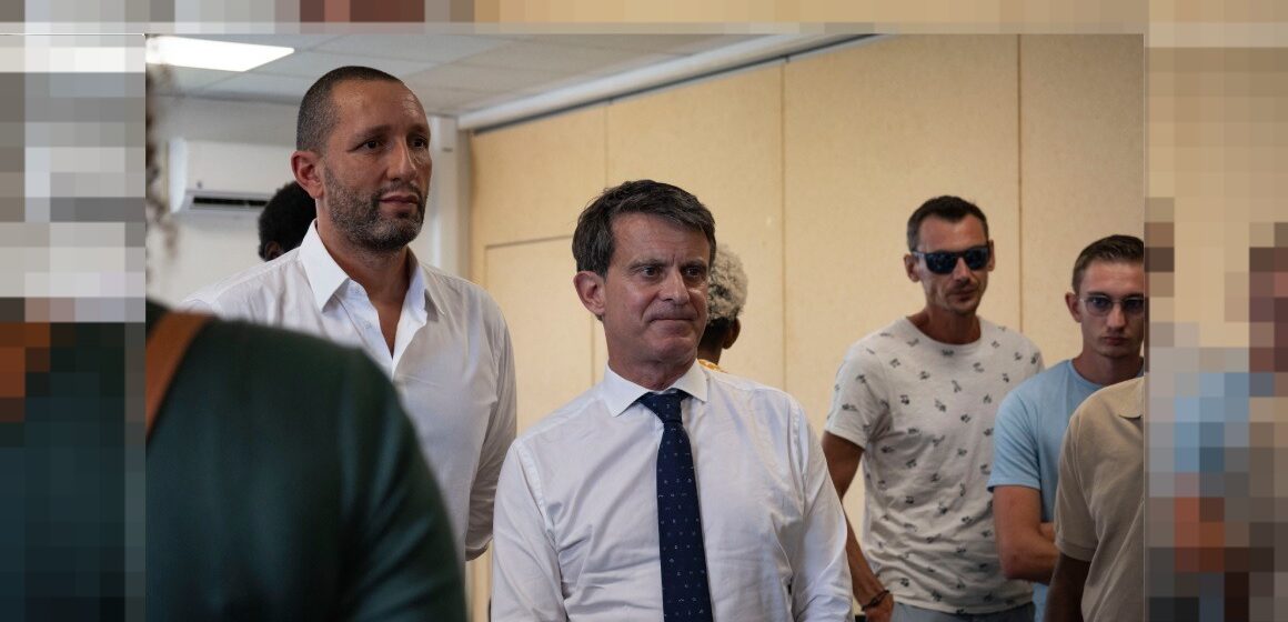 Manuel Valls ministre des Outre-mer rencontres les victimes guadeloupéennes des airbags défectueux Takata dans le cadre de sa visite officielle en Guadeloupe le 16 mars 2025. Photo : Sandrine Gueymard / Hans Lucas / AFP Manuel Valls ministre des Outre-mer rencontres les victimes guadeloupéennes des airbags défectueux Takata dans le cadre de sa visite officielle en Guadeloupe le 16 mars 2025. Photo : Sandrine Gueymard / Hans Lucas / AFP