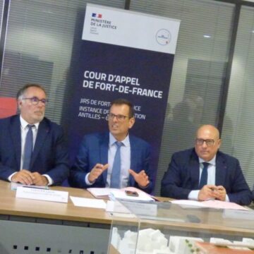 Les procureurs généraux de Fort-de-France, Basse-Terre et Cayenne ont signé « un document de coordination de la juridiction interrégionale spécialisée », à l’issue d’une réunion à la cour d’appel de Fort-de-France le 26 juin 2025. Photo : DR