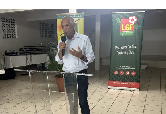 Photo d’illustration : Jean Dartron, président de la Ligue guadeloupéenne de football, lors de la cérémonie de récompense des clubs finalistes et demi-finalistes de la Coupe Région Guadeloupe, en novembre 2024. Crédit : Ligue Guadeloupéenne de Football