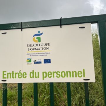 Entrée du personnel de de Guadeloupe formation, établissement régional en charge de la formation professionnelle, à Roujol Petit-Bourg. Photo : Le Courrier de Guadeloupe
