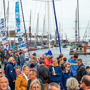 La foule à Saint-Malo le 25 octobre 2022, au village du départ de la 12e Route du Rhum. Photo : Arnaud Pilpré / OC Sport Pen Duick