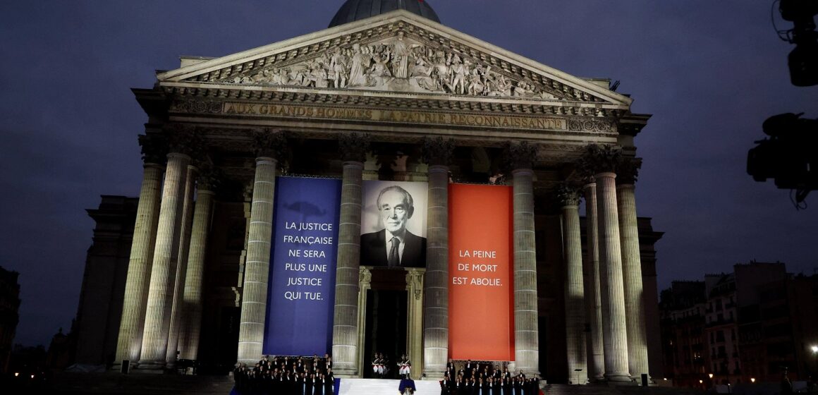 Cérémonie de panthéonisation de Robert Badinter, ancien ministre de la Justice et président du Conseil constitutionnel, à Paris le 9 octobre 2025, date anniversaire de la promulgation de la loi portant abolition de la peine de mort. Photo : Jacovides / Pool / Sipa Cérémonie de panthéonisation de Robert Badinter, ancien ministre de la Justice et président du Conseil constitutionnel, à Paris le 9 octobre 2025, date anniversaire de la promulgation de la loi portant abolition de la peine de mort. Photo : Jacovides / Pool / Sipa