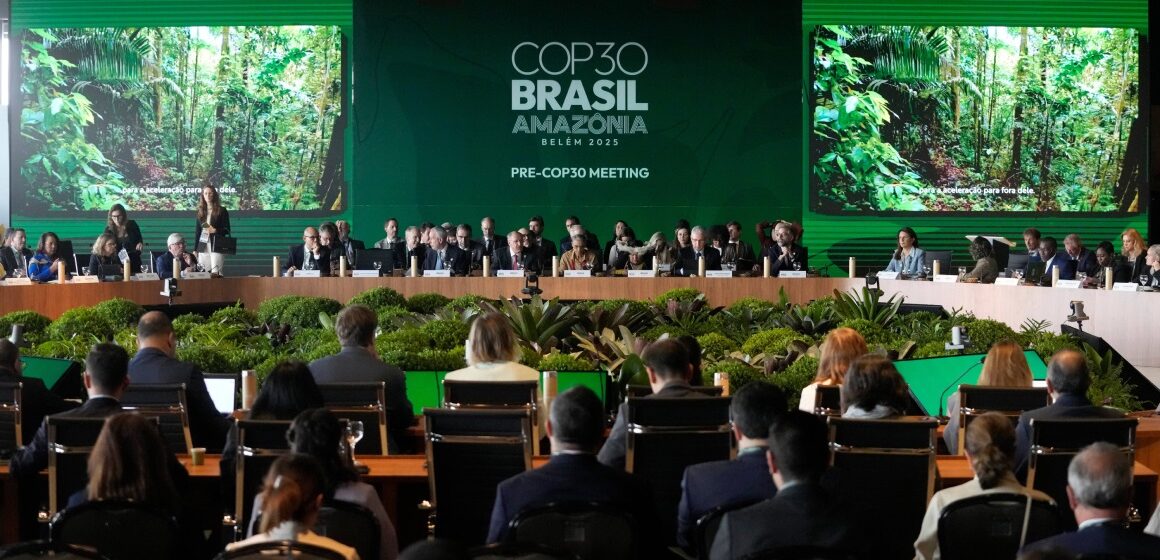 Cérémonie d'ouverture de la réunion pré-COP30 à Brasilia (Brésil), lundi 13 octobre 2025, ultime étape préparatoire au sommet climatique des Nations Unies qui se déroulera du 10 au 21 novembre 2025 à Belém (Brésil). Photo : Eraldo Peres / AP / Sipa Cérémonie d'ouverture de la réunion pré-COP30 à Brasilia (Brésil), lundi 13 octobre 2025, ultime étape préparatoire au sommet climatique des Nations Unies qui se déroulera du 10 au 21 novembre 2025 à Belém (Brésil). Photo : Eraldo Peres / AP / Sipa