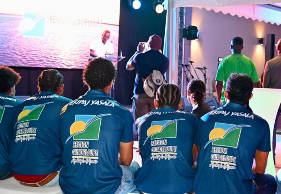 Au Mémorial Acte, vendredi 21 novembre, le président de Région Ary Chalus a officiellement lancé le compte à rebours de la prochaine Route du Rhum Destination Guadeloupe