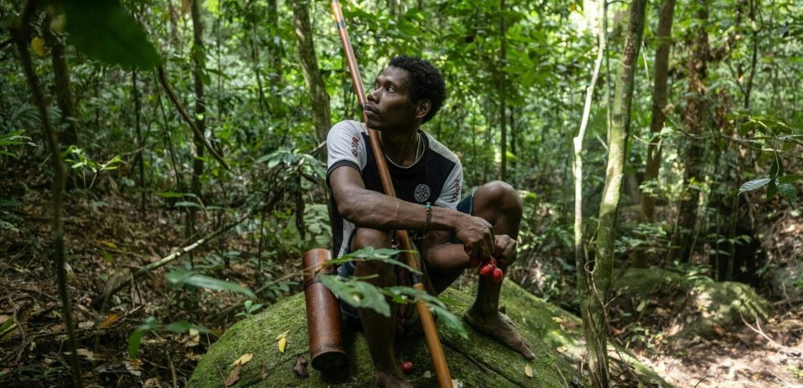 En voie de sédentarisation, les Maniqs (habitants ancestraux de Thaïlande) réclament que leur droit de propriété soit reconnu sur les territoires qu'ils occupent depuis des générations mais qui sont à présent régis par les lois de protection de la nature. Photo: AFP En voie de sédentarisation, les Maniqs (habitants ancestraux de Thaïlande) réclament que leur droit de propriété soit reconnu sur les territoires qu'ils occupent depuis des générations mais qui sont à présent régis par les lois de protection de la nature. Photo: AFP