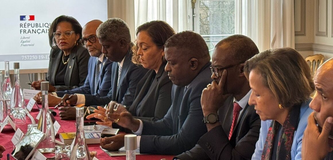 Les élus exposent un désaccord total à Paris sur l’avenir institutionnel