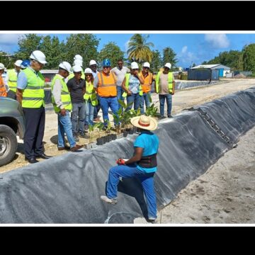 Visite de chantier de la station d'épuration de Folle Anse à Marie-Galante, le 16 janvier. Les travaux de rénovation, d'un montant de 4,5 millions d'euros, doivent être réceptionnés définitivement le 17 février. Photo : Préfecture de Guadeloupe