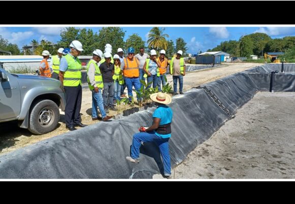 Visite de chantier de la station d'épuration de Folle Anse à Marie-Galante, le 16 janvier. Les travaux de rénovation, d'un montant de 4,5 millions d'euros, doivent être réceptionnés définitivement le 17 février. Photo : Préfecture de Guadeloupe Visite de chantier de la station d'épuration de Folle Anse à Marie-Galante, le 16 janvier. Les travaux de rénovation, d'un montant de 4,5 millions d'euros, doivent être réceptionnés définitivement le 17 février. Photo : Préfecture de Guadeloupe