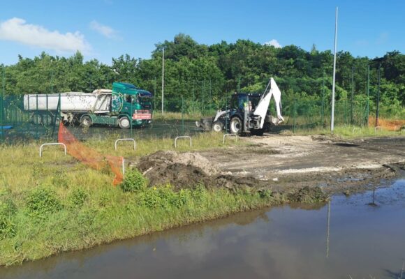 Début des travaux de rénovation au terrain de basket du complexe Michel Benjamin à Lauricisque. Photo: La Ville de Pointe-à-Pitre Début des travaux de rénovation au terrain de basket du complexe Michel Benjamin à Lauricisque. Photo: La Ville de Pointe-à-Pitre