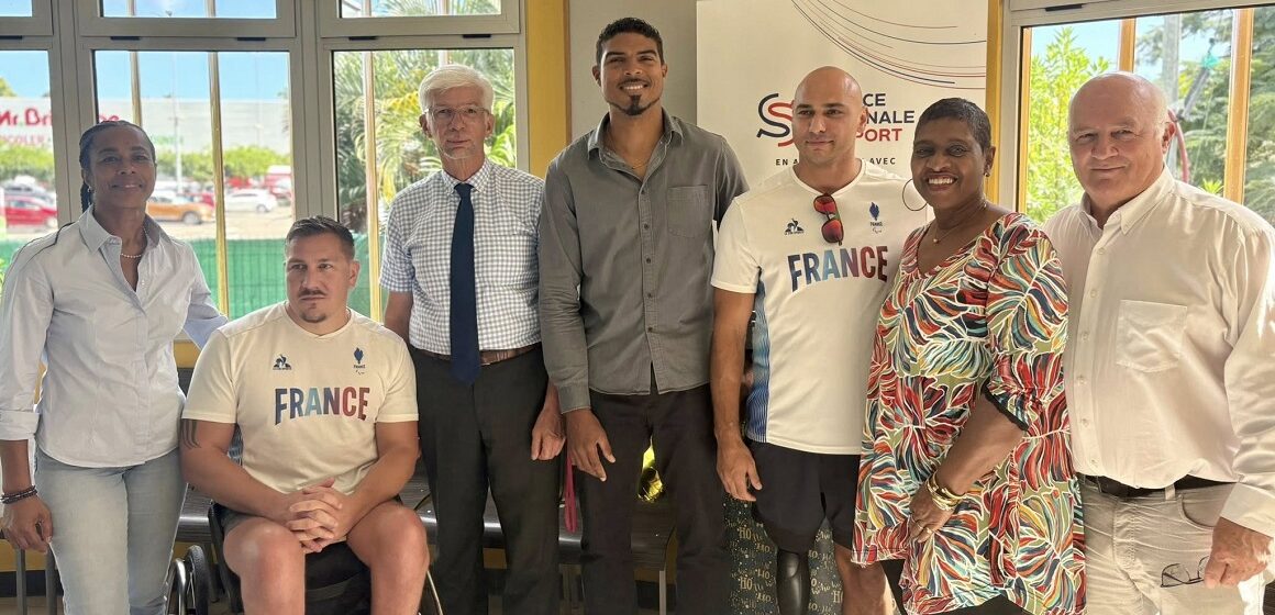 Le préfet Thierry Devimeux au Creps, le 27 janvier 2026, en présence des athlètes paralympiques, de l'encadrement technique et des représentants institutionnels. Photo : Préfet de la Guadeloupe