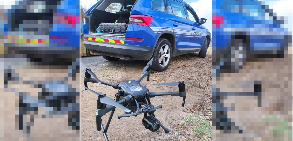Gros plan sur un drone professionnel équipé d'une caméra, utilisé par la gendarmerie pour des opérations de surveillance nocturne. Photo : Gendarmerie de Guadeloupe Gros plan sur un drone professionnel équipé d'une caméra, utilisé par la gendarmerie pour des opérations de surveillance nocturne. Photo : Gendarmerie de Guadeloupe