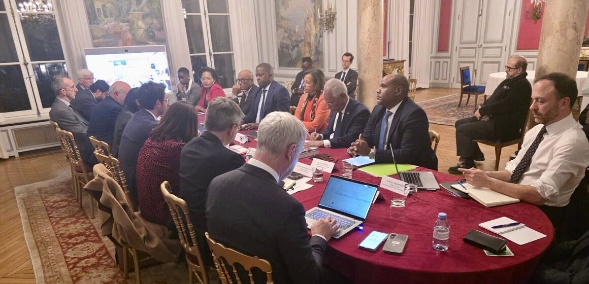 Paris, lundi 9 février 2026. La ministre des Outre-mer réunissait les élus guadeloupéens pour avancer sur l'évolution statutaire et institutionnelle. Bilan : un consensus introuvable, un projet de référendum sur l’adoption de l’article 74 de la Constitution et une classe politique plus divisée que jamais. Photo : DR